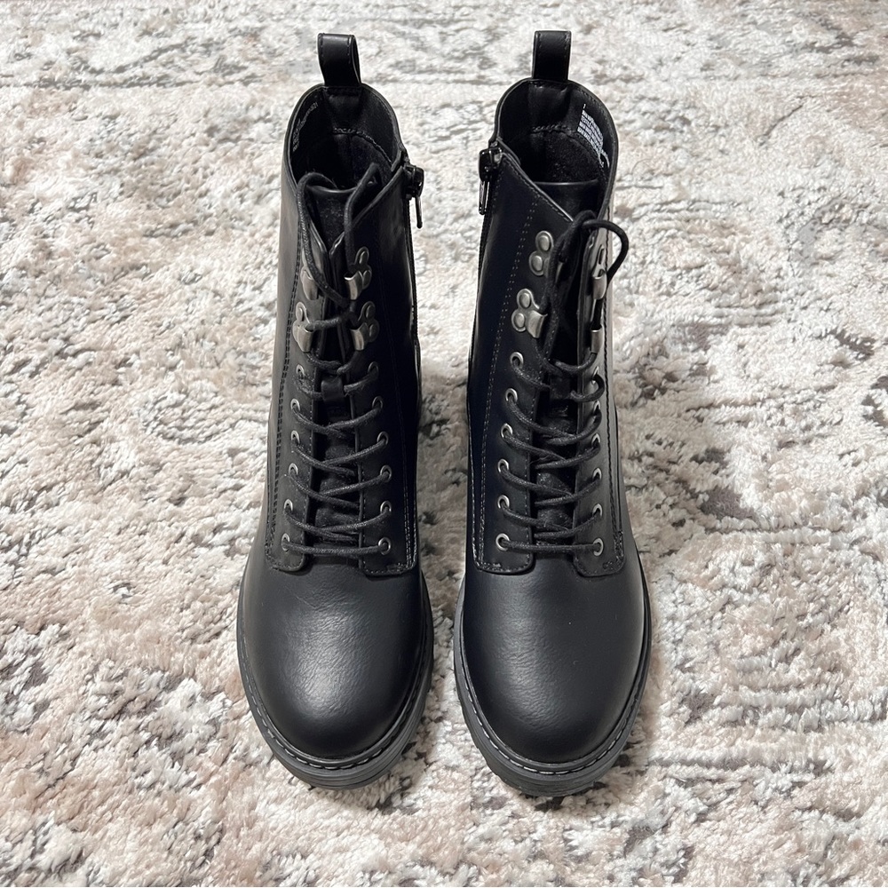 Universal Thread Boots